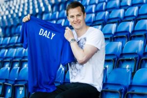 Jon-Daly-signs-for-Rangers-1912929